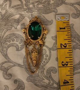 Beautiful Vintage Green and Gold Brooch